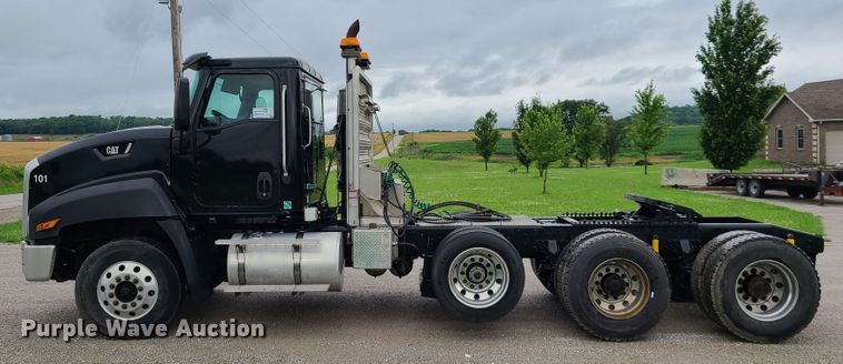 image for item L1374 2012 Caterpillar CT660L  semi truck