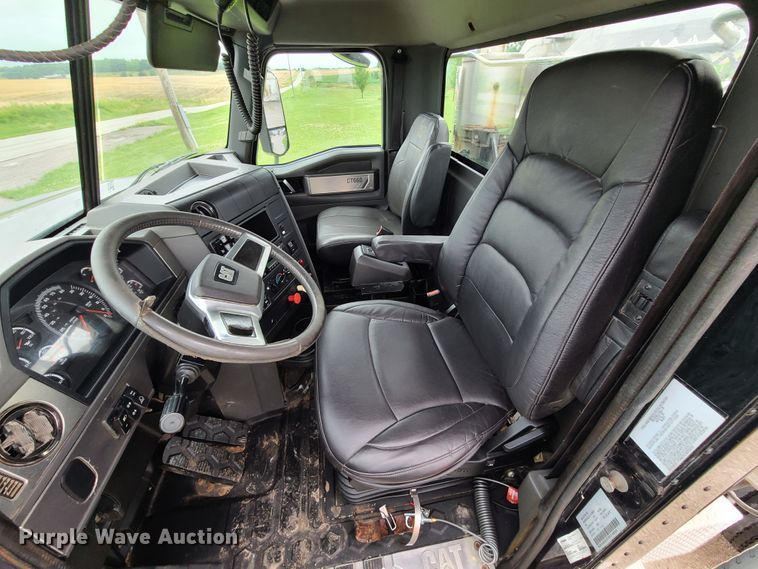 image for item L1374 2012 Caterpillar CT660L  semi truck