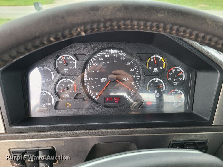 image for item L1374 2012 Caterpillar CT660L  semi truck