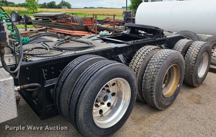 image for item L1374 2012 Caterpillar CT660L  semi truck