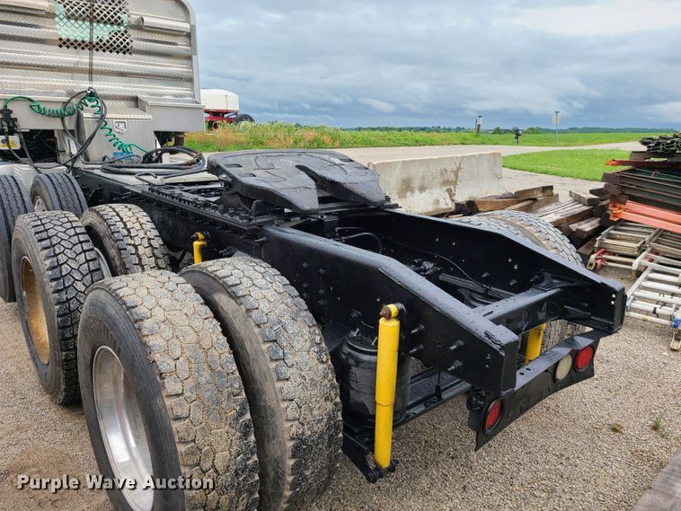 image for item L1374 2012 Caterpillar CT660L  semi truck