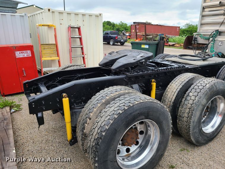 image for item L1374 2012 Caterpillar CT660L  semi truck