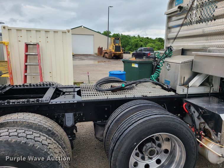 image for item L1374 2012 Caterpillar CT660L  semi truck