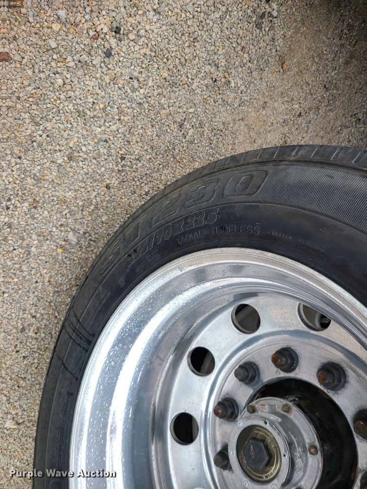 image for item L1374 2012 Caterpillar CT660L  semi truck