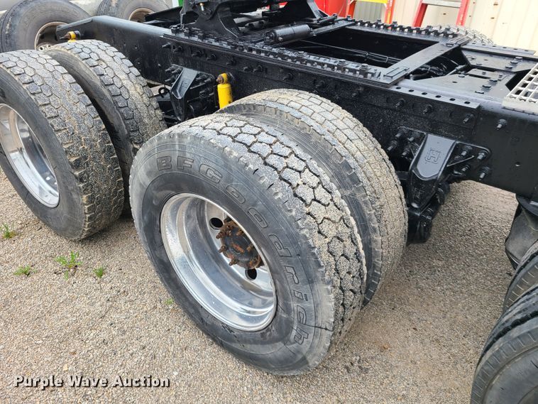 image for item L1374 2012 Caterpillar CT660L  semi truck