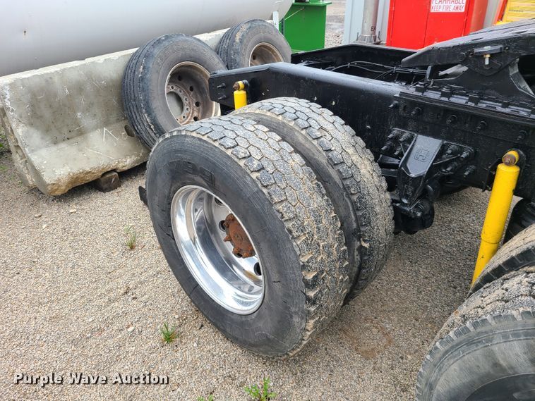 image for item L1374 2012 Caterpillar CT660L  semi truck