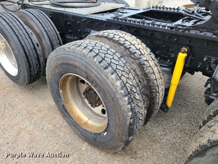 image for item L1374 2012 Caterpillar CT660L  semi truck