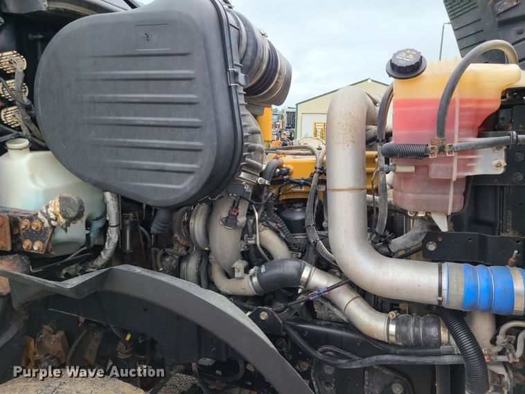 image for item L1374 2012 Caterpillar CT660L  semi truck