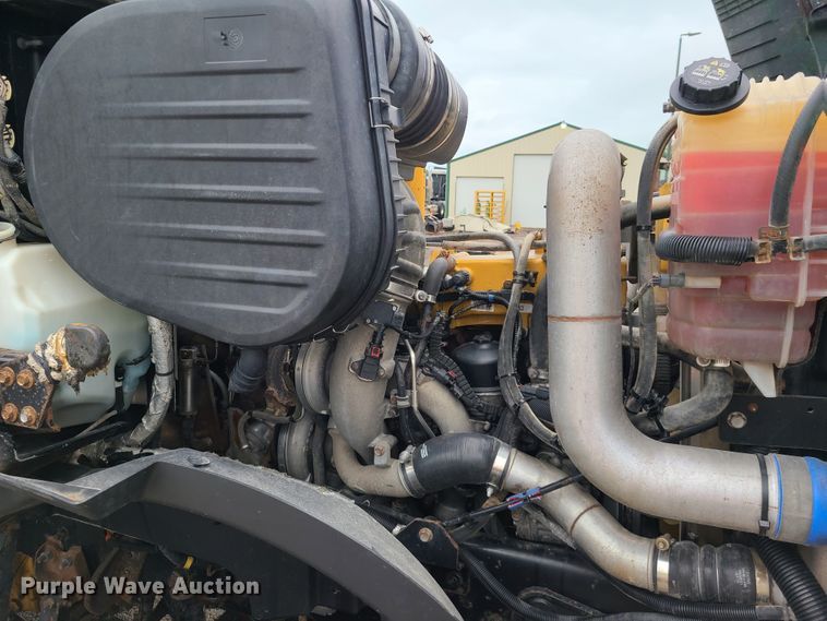 image for item L1374 2012 Caterpillar CT660L  semi truck