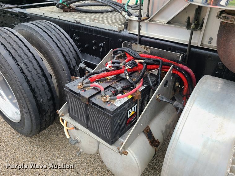 image for item L1374 2012 Caterpillar CT660L  semi truck