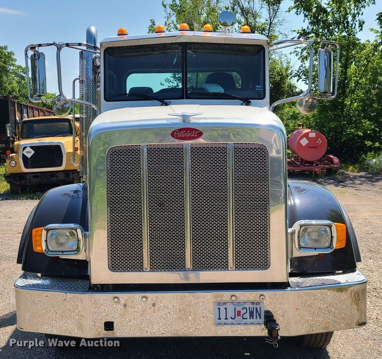 image for item L1395 2012 Peterbilt 365  semi truck