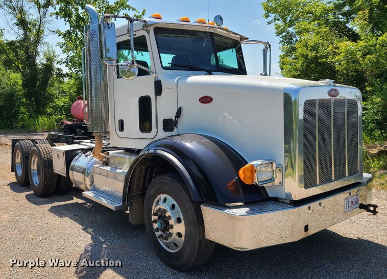 image for item L1395 2012 Peterbilt 365  semi truck