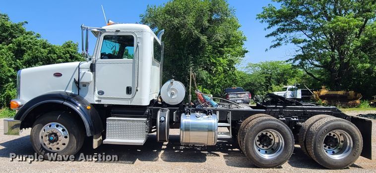 image for item L1395 2012 Peterbilt 365  semi truck