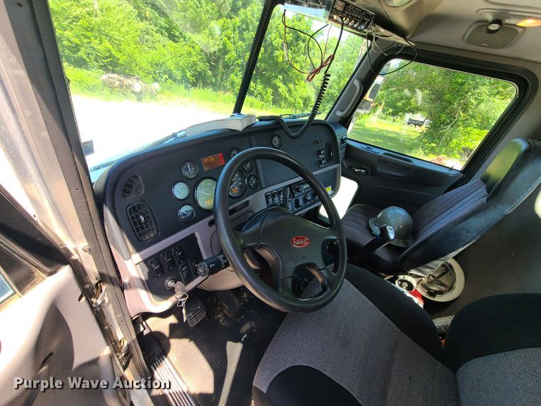 image for item L1395 2012 Peterbilt 365  semi truck