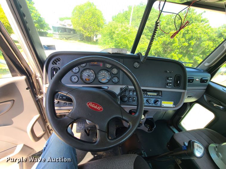 image for item L1395 2012 Peterbilt 365  semi truck