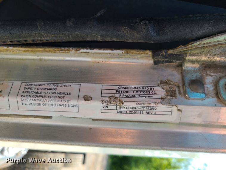 image for item L1395 2012 Peterbilt 365  semi truck