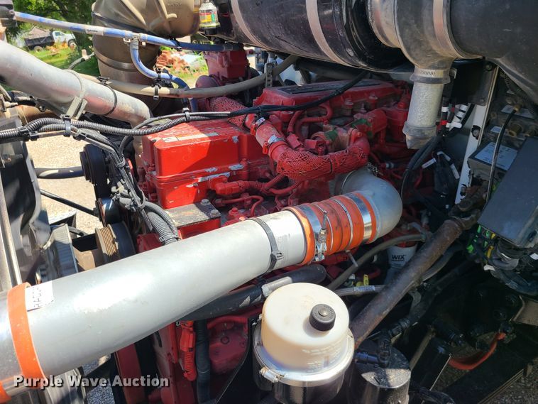 image for item L1395 2012 Peterbilt 365  semi truck