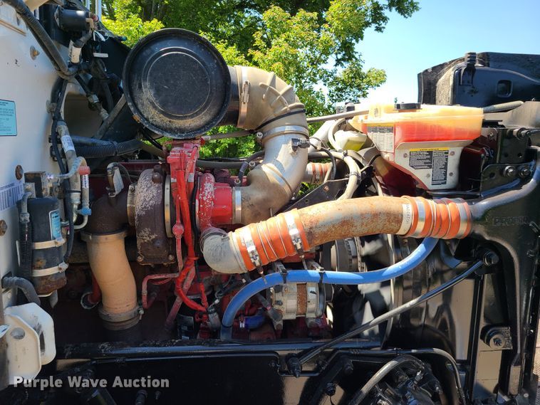 image for item L1395 2012 Peterbilt 365  semi truck