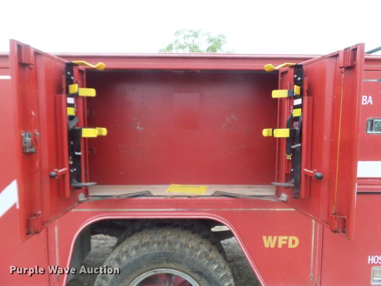 image for item DA7113 1972 Ford C707  pumper fire truck