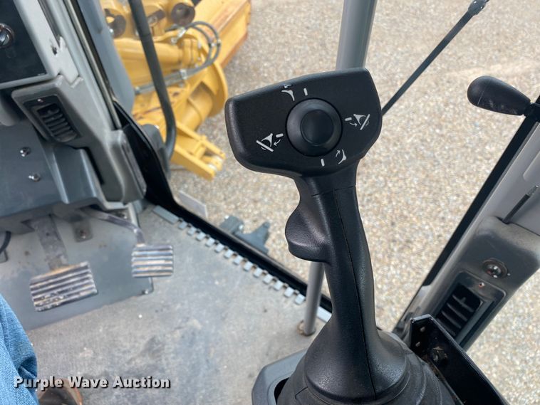 image for item DK7994 2010 Caterpillar 140M  motor grader