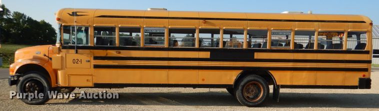 image for item DL3329 2002 International 3800  school bus