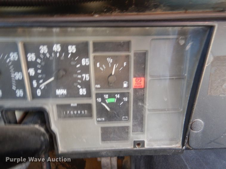 image for item DL3329 2002 International 3800  school bus