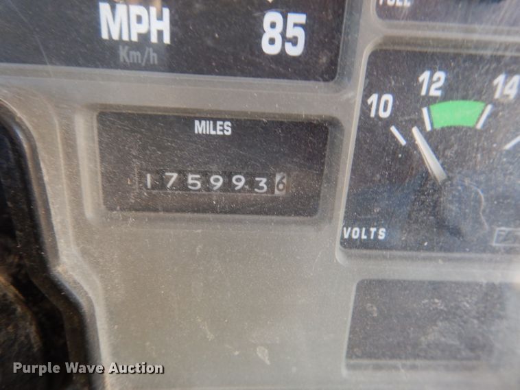 image for item DL3329 2002 International 3800  school bus