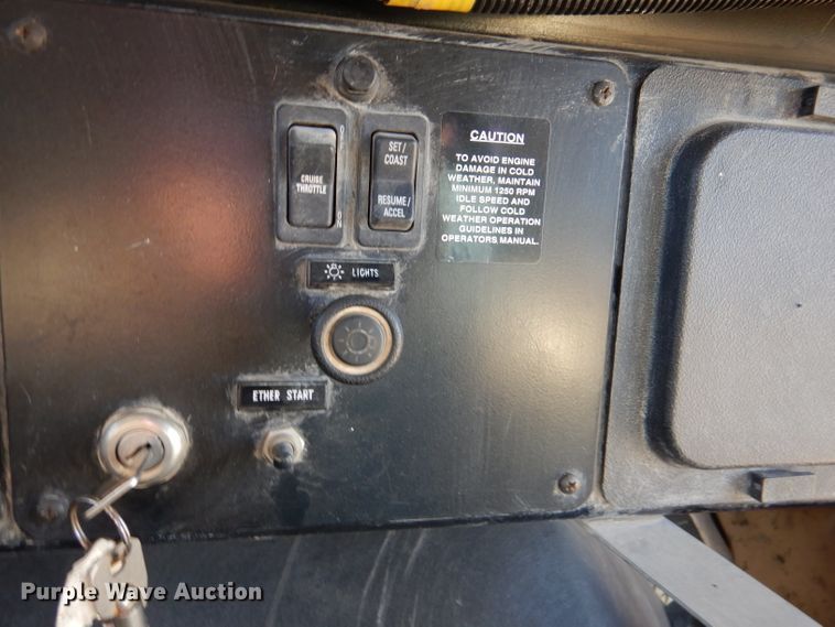 image for item DL3329 2002 International 3800  school bus