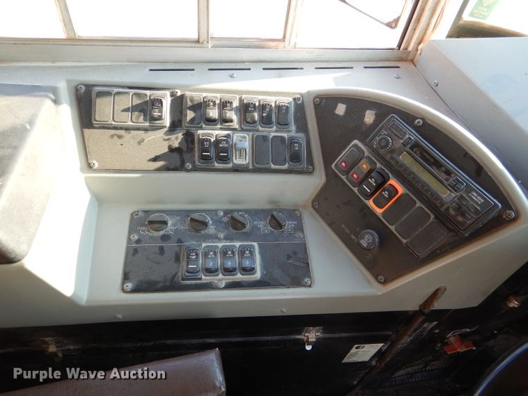 image for item DL3329 2002 International 3800  school bus