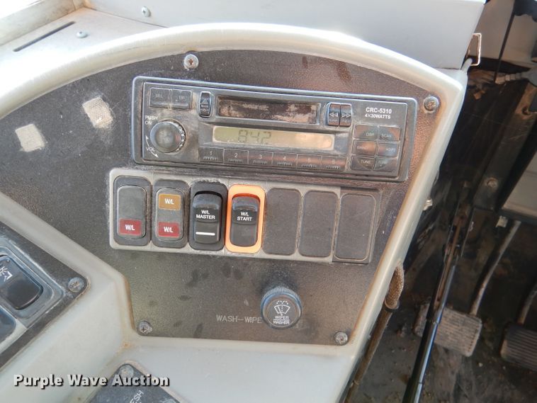 image for item DL3329 2002 International 3800  school bus