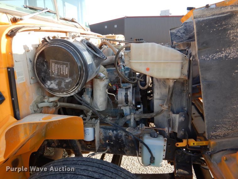 image for item DL3329 2002 International 3800  school bus