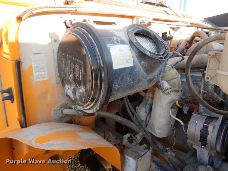 image for item DL3329 2002 International 3800  school bus