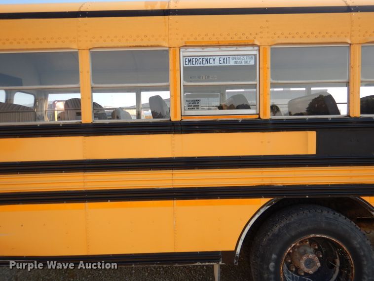 image for item DL3329 2002 International 3800  school bus