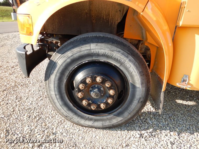 image for item DL3329 2002 International 3800  school bus