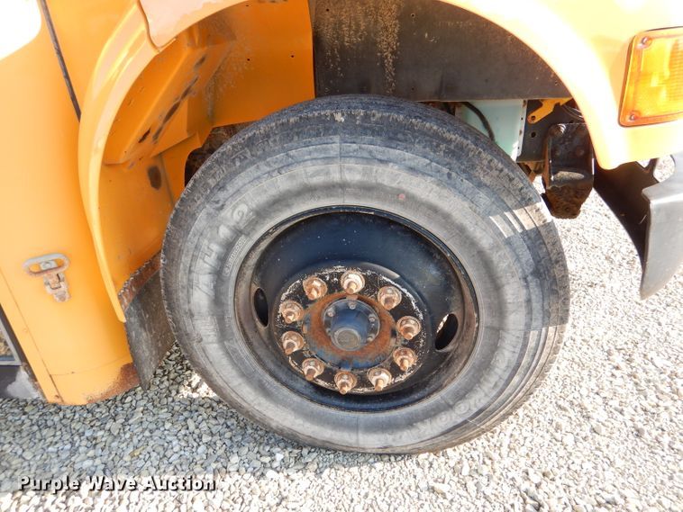 image for item DL3329 2002 International 3800  school bus