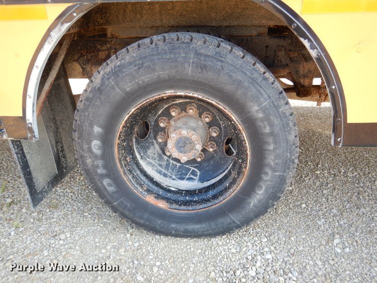 image for item DL3329 2002 International 3800  school bus