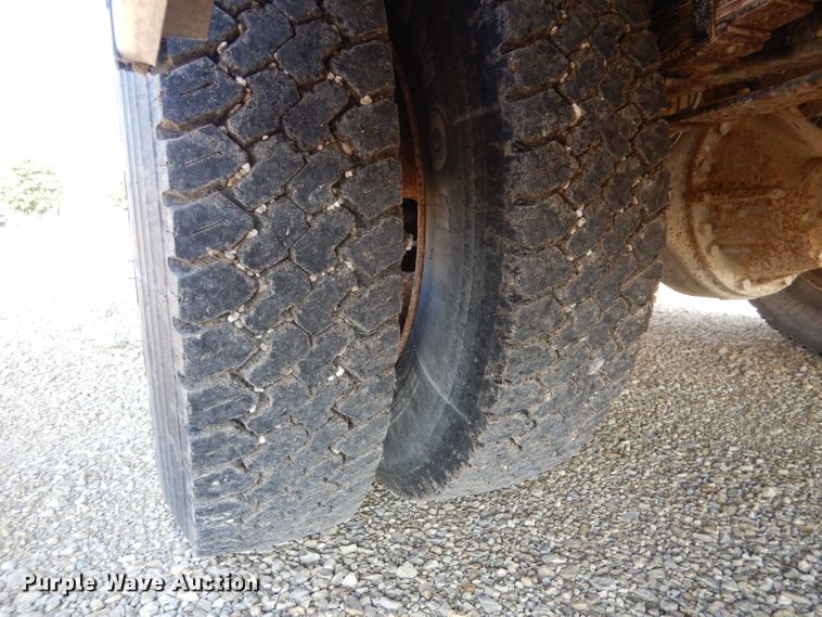 image for item DL3329 2002 International 3800  school bus