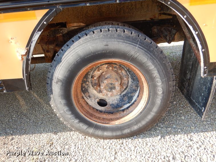 image for item DL3329 2002 International 3800  school bus