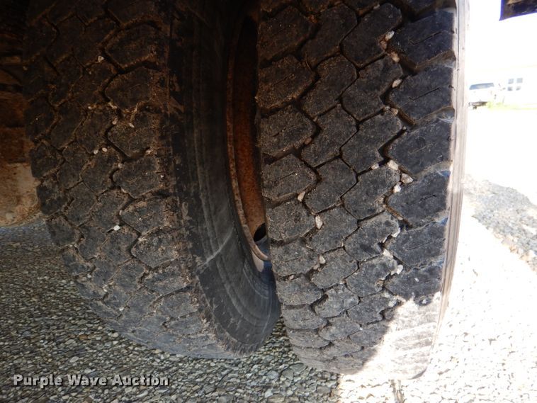 image for item DL3329 2002 International 3800  school bus