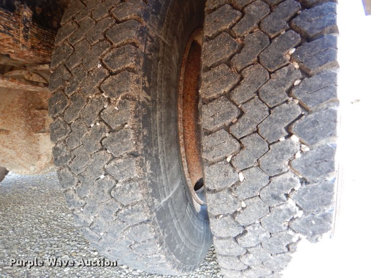 image for item DL3329 2002 International 3800  school bus