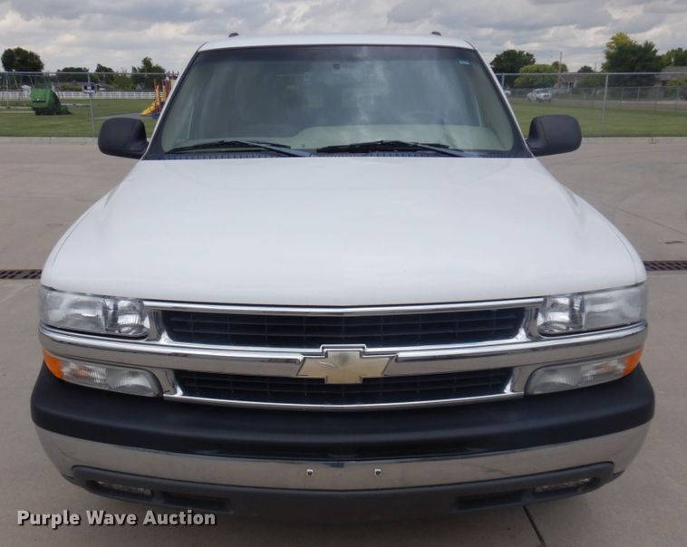 image for item DM5253 2003 Chevrolet Suburban  SUV