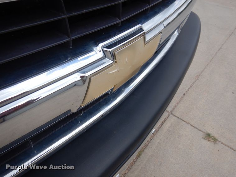 image for item DM5253 2003 Chevrolet Suburban  SUV