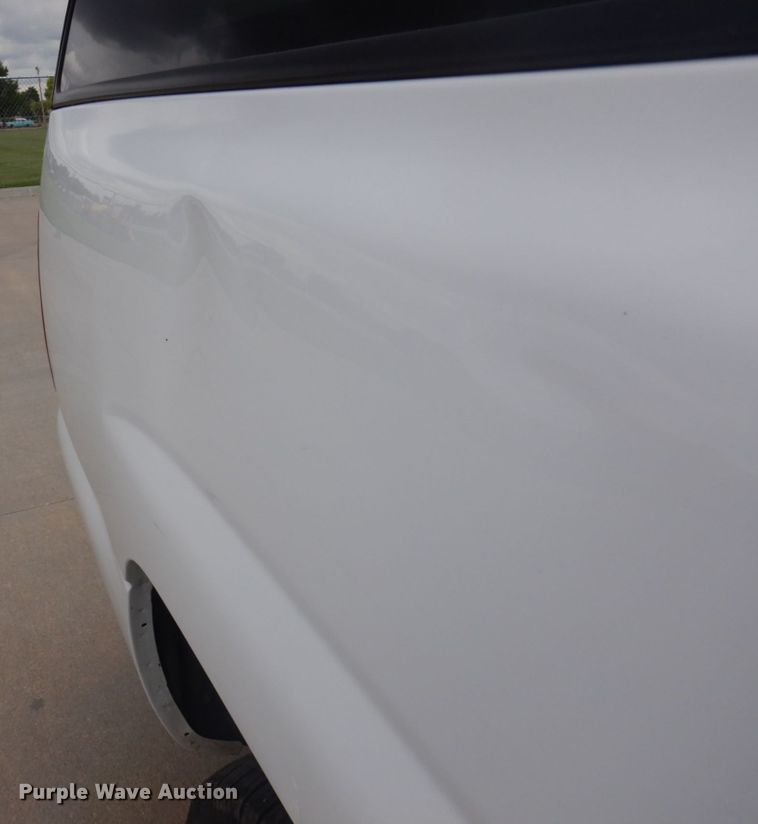 image for item DM5253 2003 Chevrolet Suburban  SUV