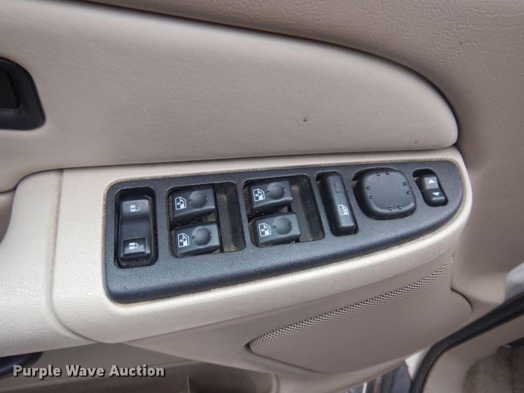 image for item DM5253 2003 Chevrolet Suburban  SUV