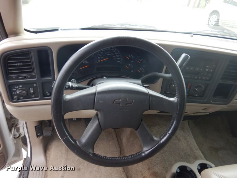 image for item DM5253 2003 Chevrolet Suburban  SUV