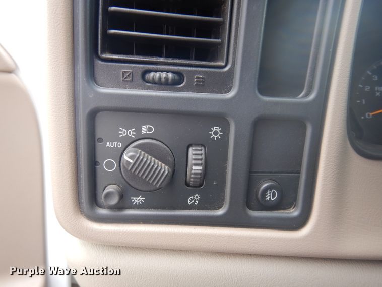 image for item DM5253 2003 Chevrolet Suburban  SUV