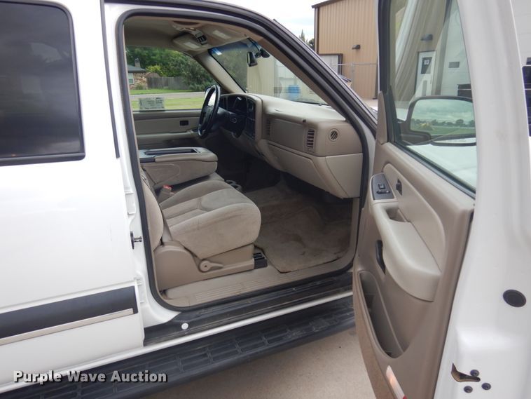 image for item DM5253 2003 Chevrolet Suburban  SUV