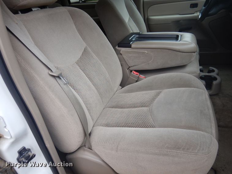 image for item DM5253 2003 Chevrolet Suburban  SUV