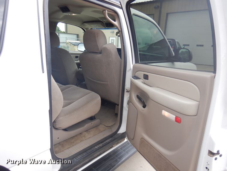 image for item DM5253 2003 Chevrolet Suburban  SUV