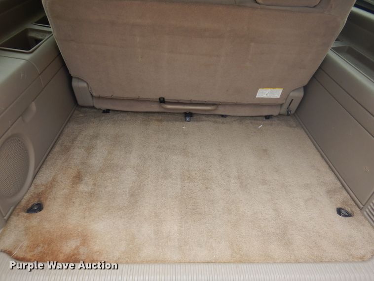 image for item DM5253 2003 Chevrolet Suburban  SUV